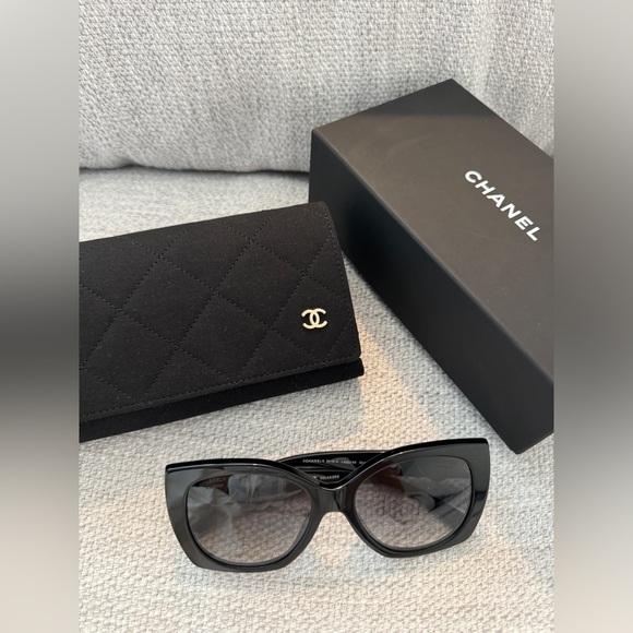 CHANEL HEART CC LOGO SQUARE SUNGLASSES CLASSICS IN BLACK - Picture 2 of 10